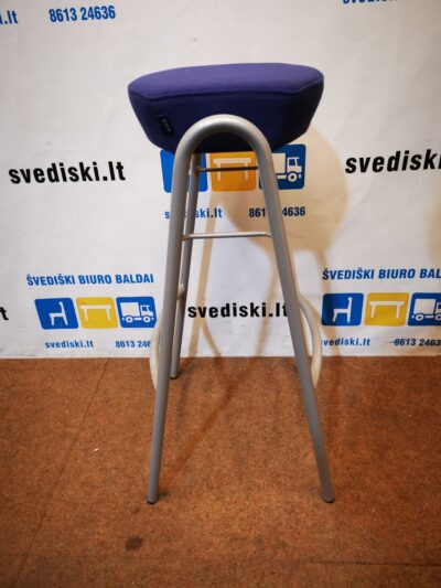 Mitab Pusbario Kėdės Su Violetinio Audinio Sėdima Dalimi, Švedija