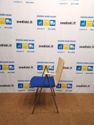 Švediški.lt Beržo Lankytojo Kėdė Su Mėlynu Audiniu Ir Rankų Atramomis, Švedija