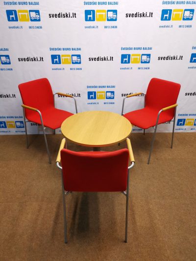 Švediški.lt Raudona Lankytojo Kėdė Su Natūralaus Ąžuolo Rankų Atramomis, Švedija