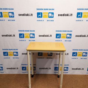 Švediški.lt Darbo Stalas Su Reguliuojamo Aukščio Kojomis Ir Ratukais, Švedija