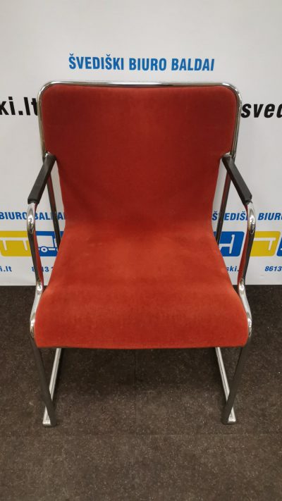 Švediški.lt Lammhults Raudona Lankytojo kėdė Su Chromo Rėmu Ir Porankiais, Švedija