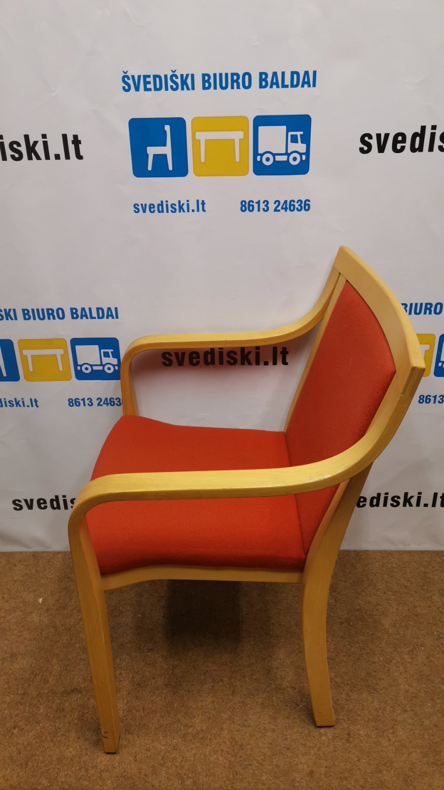 svediski.lt Raudona Lankytojo Kėdė Su Buko Rėmu, Švedija