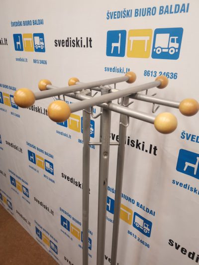 Metalinė Rūbų Kabykla 179 cm Aukščio Su Medinėmis Detalėmis, Švedija