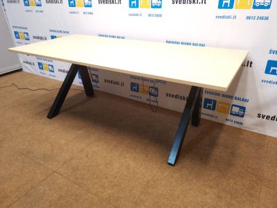 NAUJAS K2 Juodas Elektra Reguliuojamas Mechanizmas Su Klevo 180x80cm Stalviršiu, Danija