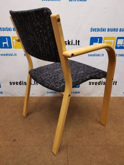 EFG Lankytojo Kėdė Su Buko Rėmu Ir Juodu Raštuotu Audiniu, Švedija