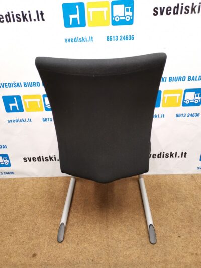 HAG H04 4470 Juoda Biuro Kėdė Su Pilkomis Metalinėmis Kojomis, Švedija