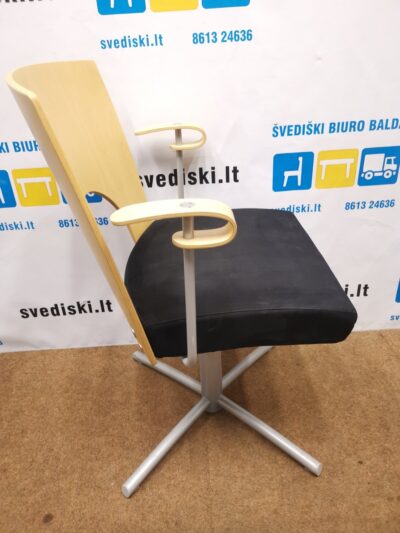 Kinnarps Yin Lankytojų Kėdė Su Juodu Alkantara Audiniu , Švedija