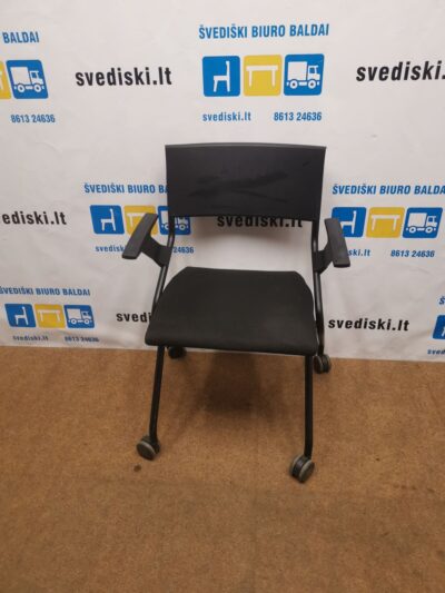 Sedus Flip Flap Juoda Kėdė Su Užlenkiama Sėdyne Ir Porankiais, Švedija