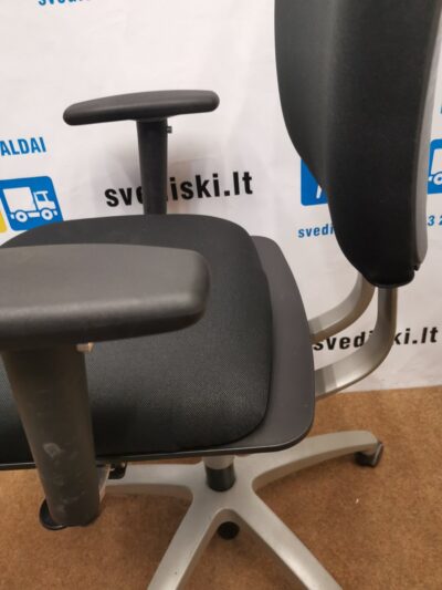 Drabert By Samas Juoda Ergonomiška Biuro Kėdė Su Siaurais 3D Porankiais, Švedija