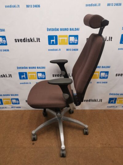 RH Logic 400 Tamsiai Ruda Biuro Kėdė Su Galvos Atrama Ir Porankiais, Švedija