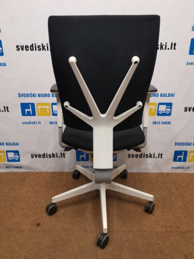 Juoda| Balta Ergonomiška Biuro Kėdė Su 3D Porankiais, Švedija