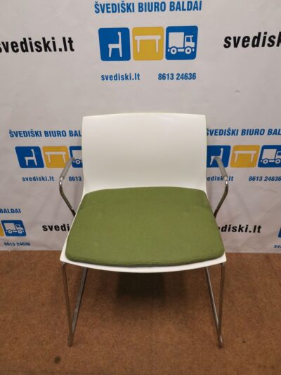 ARPER Catifa 46 Balta Kėdė Su Žalia Sėdima Dalimi, Švedija