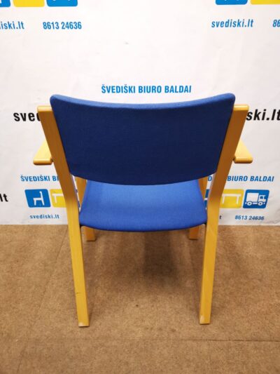 EFG Lankytojo Kėdė Su Buko Rėmu Ir Mėlynu Audiniu, Švedija