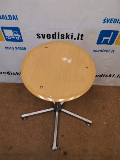 Reguliuojamo Aukščio Kėdė Su Medine Sėdyne, Švedija