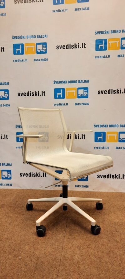 ICF Balta Lankytojo Kėdė Su Porankiais, Švedija