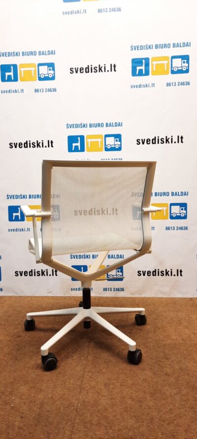 ICF Balta Lankytojo Kėdė Su Porankiais, Švedija