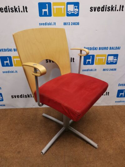 Kinnarps Yin Lankytojų Kėdė Su Raudonu Alkantaros Audiniu, Švedija