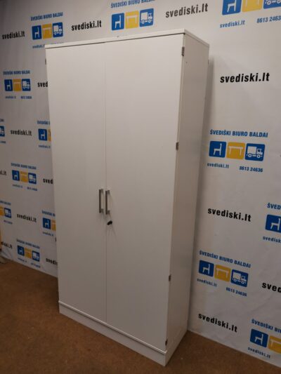 Kinnarps Balta Spinta Su Metalinėmis Lentynomis, Švedija