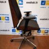 Ergonomiška Biuro Kėdė Su Juodu Audiniu Arba Eko Oda Ir Šviesiu Riešutmedžiu