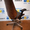 Ergonomiška Biuro Kėdė Su Juodu Audiniu Arba Eko Oda Ir Šviesiu Riešutmedžiu