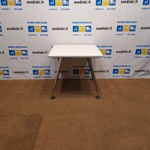 Vitra Stalas Su Baltu Stalviršiu, Švedija