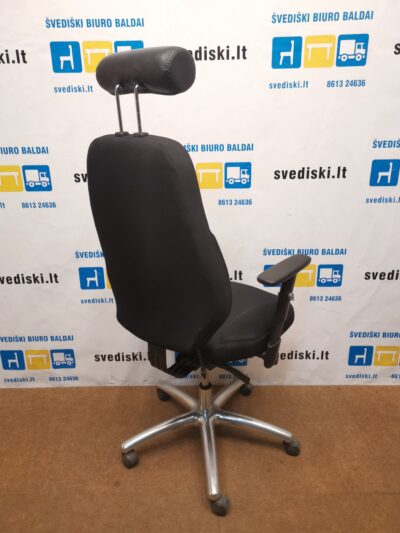 Juoda Biuro Kėdė Su Reguliuojamo Aukščio Porankiais, Švedija