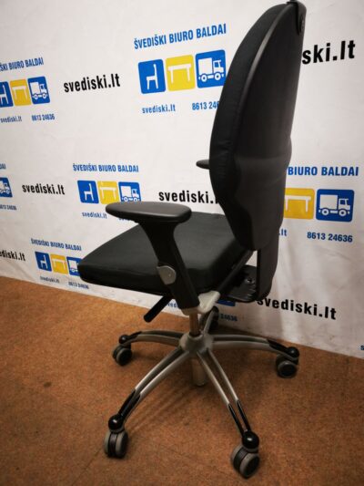 RH Extend Juoda Biuro Kėdė Su Nauju Audiniu Ir Porankiais, Švedija