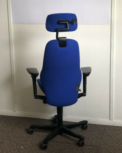 Kinnarps Plus 8 Mėlyna Biuro Kėdė Su Galvos Atrama Ir Porankiais, Švedija