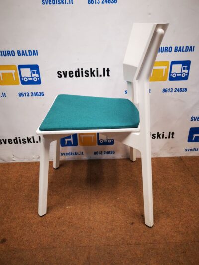 Balta Kėdė Su Turkio Spalvos Audiniu, Švedija