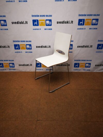 Isku Minus Balta Lankytojo kėdė, Švedija
