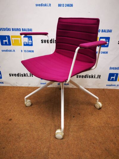 Arper Catifa 46 Rožinė Kėdė Su Ratukais, Švedija
