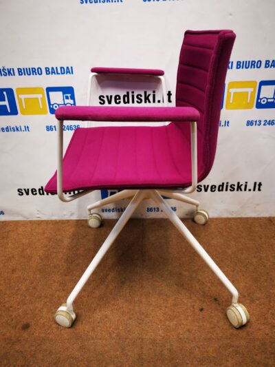 Arper Catifa 46 Rožinė Kėdė Su Ratukais, Švedija