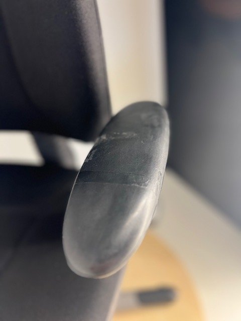 RH Logic 3 Juoda Biuro Kėdė Su 3D Porankiais, Švedija