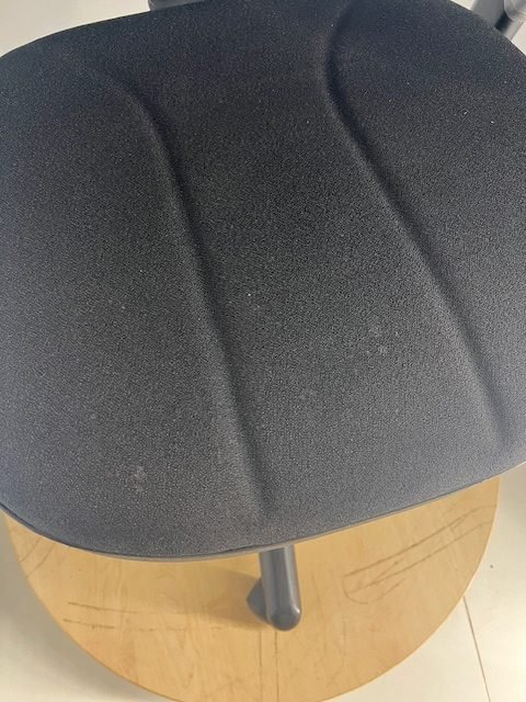 RH Logic 3 Juoda Biuro Kėdė Su 3D Porankiais, Švedija