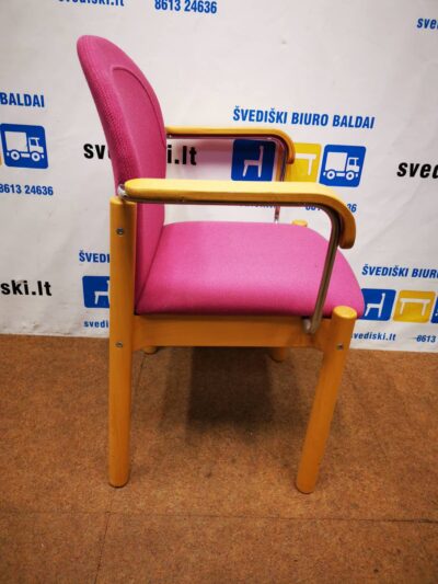 Rožinės Spalvos Kėdė Su Buko Rėmu, Švedija