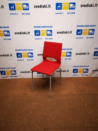 Isku Minus Raudona Lankytojo kėdė, Švedija