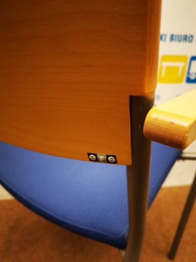 EFG Lankytojo Kėdė Su Beržo Rėmu Ir Mėlynu Audiniu, Švedija