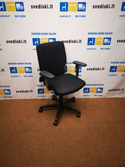 Comfort 77 Juoda Biuro Kėdė Su 3D Porankiais, Švedija