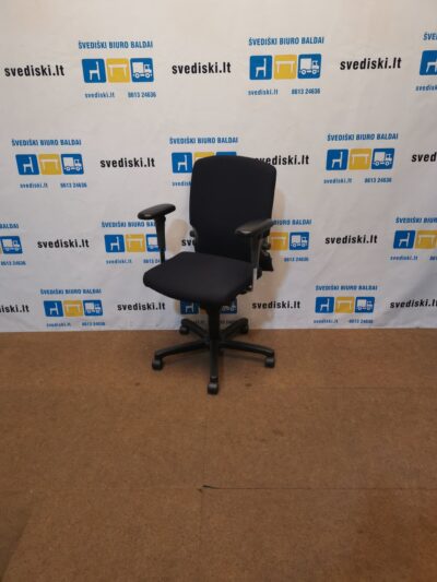 Comforto 77 Juoda Biuro Kėdė Su 3D Porankiais, Švedija
