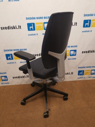 Giroflex Juoda Biuro Kėdė Su 3D Porankiais, Švedija