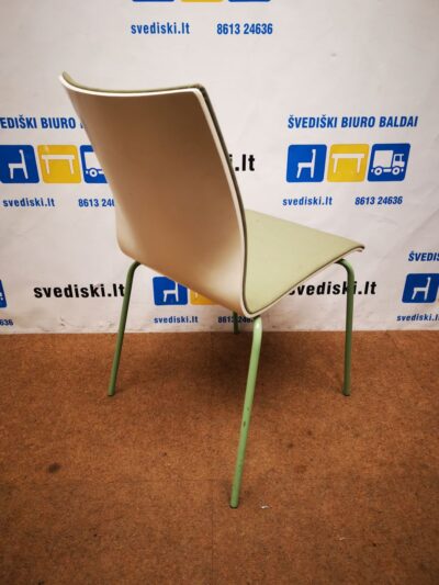 Balta Kėdė Su Žaliu Audiniu, Švedija