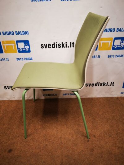 Balta Kėdė Su Žaliu Audiniu, Švedija