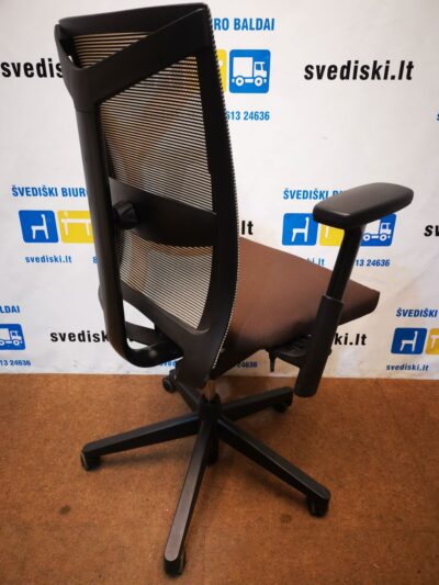 Haworth Comforto DX8863 Ruda Biuro Kėdė Su 3D Porankiais, Švedija