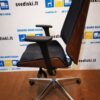 Ergonomiška Biuro Kėdė Su Juodu Magic Audiniu Ir Šviesiu Riešutmedžiu