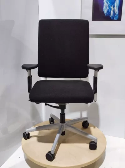 Dauphin Extender Juoda Biuro Kėdė 4D Porankiai, Švedija