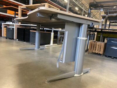 Mechaniškai Reguliuojamas Stalas Su Medžio 180x90cm Stalviršiu, Švedija