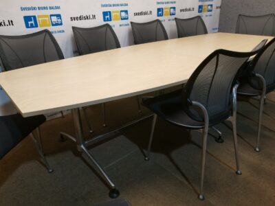 EFG Beržo Konferencinis Stalas Su 11 Humanscale Kėdėmis, Švedija