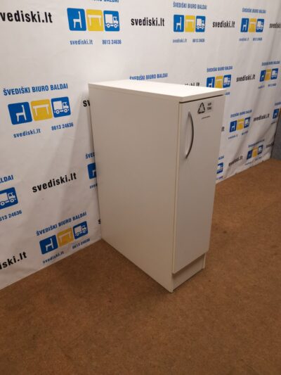 Balta Siaura Spintelė Su Blum Lankstais, Švedija