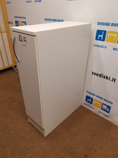 Balta Siaura Spintelė Su Blum Lankstais, Švedija