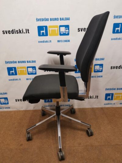 Giroflex Juoda Biuro Kėdė Su Chromuotu Rėmu Ir 3D Porankiais, Švedija